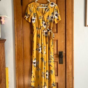 Yellow with either and gray flower v-neck, short sleeve pant-suit